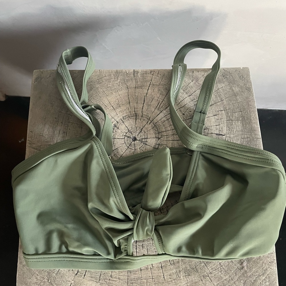 Bikini - Picture 2 of 4